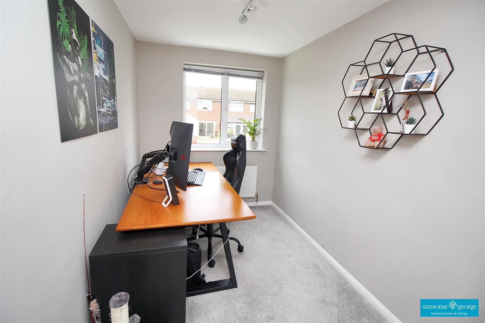 Tadcroft Walk, Calcot, Reading